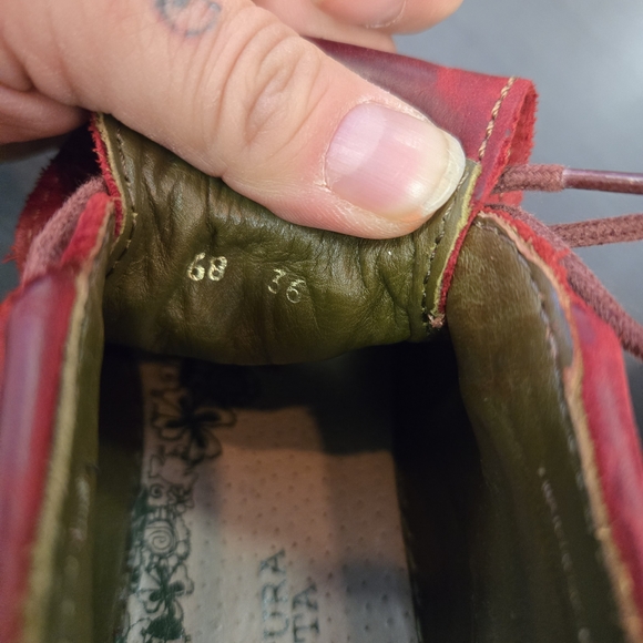 El Naturalista Red Women's Shoes - Picture 7 of 9